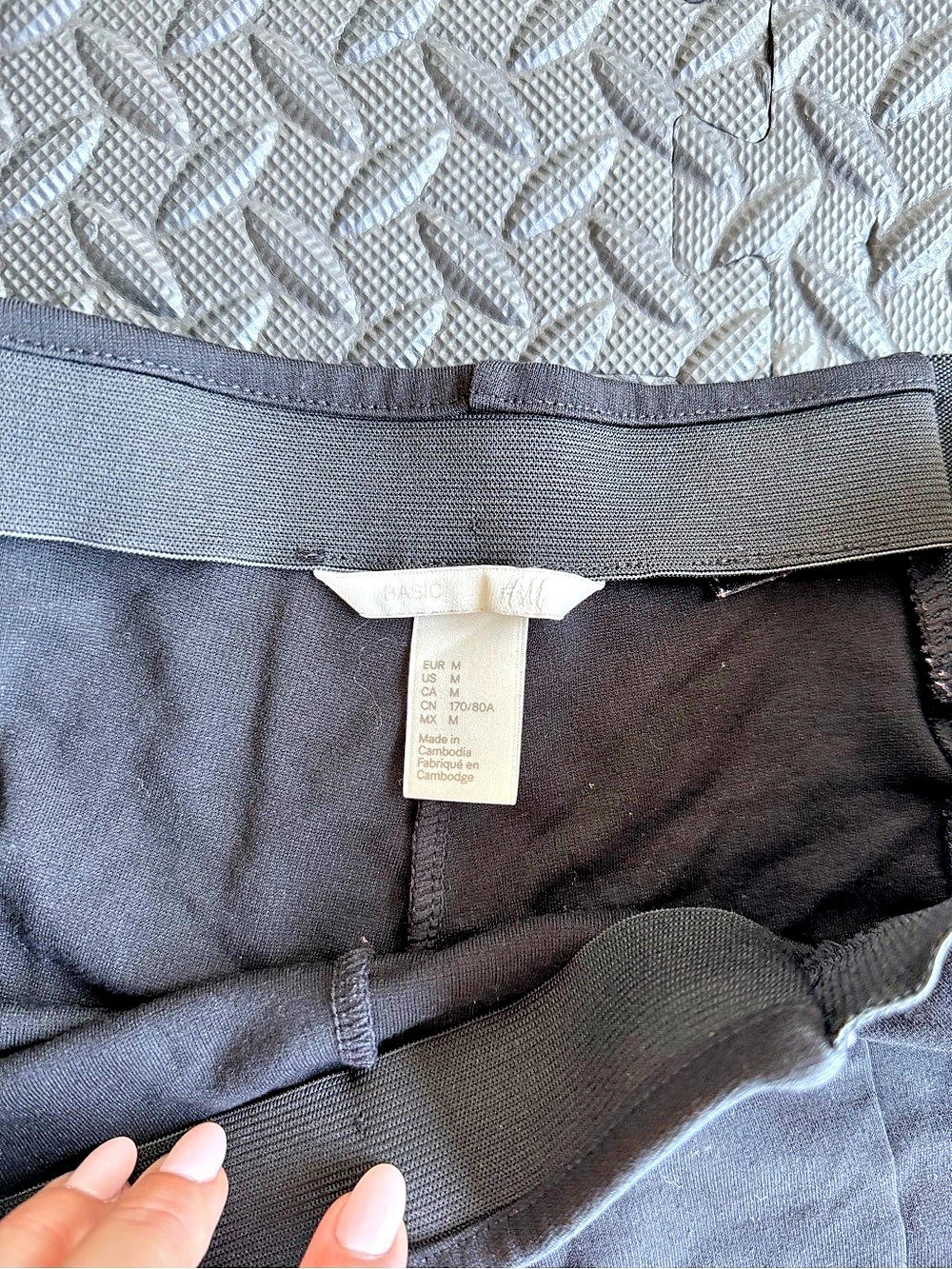 H&M Black Leggings Size Medium - Picture 3 of 3